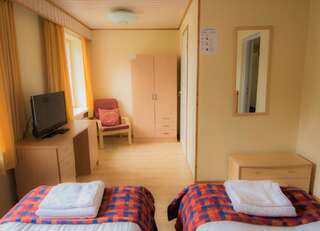 Отель Hotel Utsjoki Утсйоки Двухместный номер с 1 кроватью или 2 отдельными кроватями и собственной ванной комнатой-6