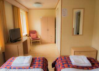 Отель Hotel Utsjoki Утсйоки Двухместный номер с 1 кроватью или 2 отдельными кроватями и собственной ванной комнатой-2
